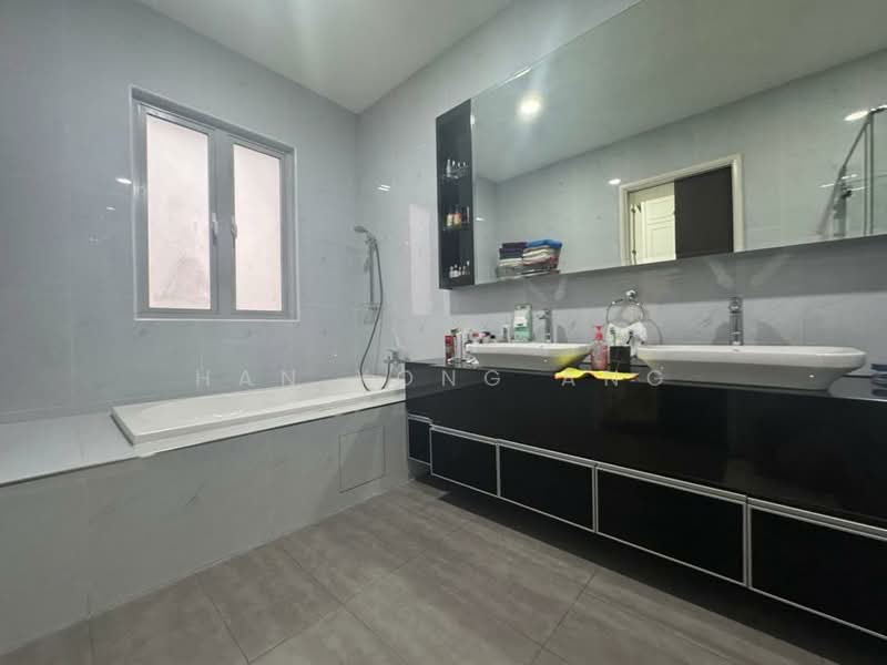 Semi-Detached House for Sale in Eco Spring (Johor Bahru) - Han Yong Ang - Bathroom - PropertyGuru.com.my