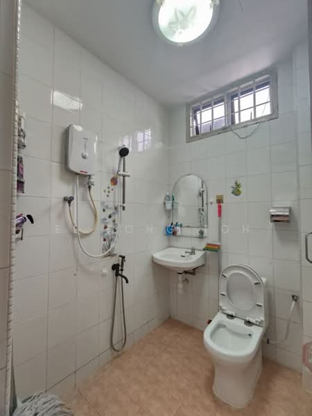 Rumah Teres 2 Tingkat untuk Dijual di Taman Puteri Wangsa (Ulu Tiram) - Ee Fong Toh - Bathroom - PropertyGuru.com.my