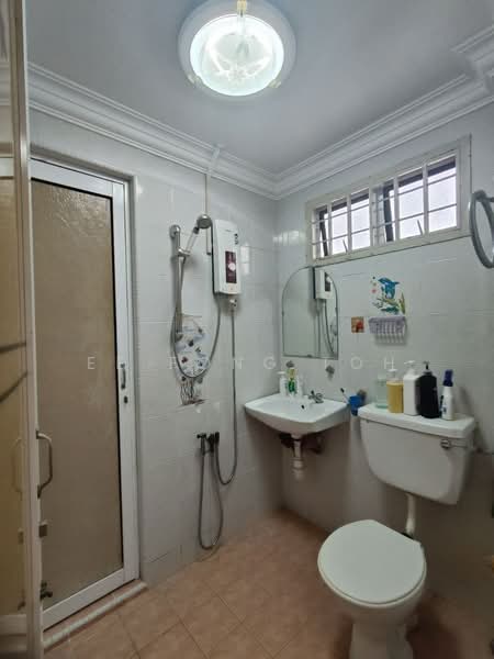 Rumah Teres 2 Tingkat untuk Dijual di Taman Puteri Wangsa (Ulu Tiram) - Ee Fong Toh - Bathroom - PropertyGuru.com.my