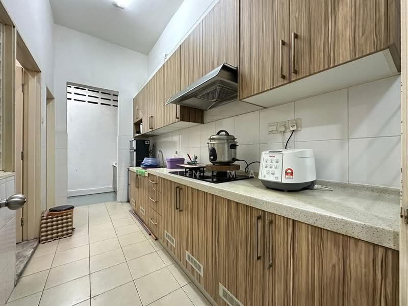 2.5-storey Terraced House for Sale in Bandar Country Homes (Rawang) - Elwin Mah - Kitchen - PropertyGuru.com.my