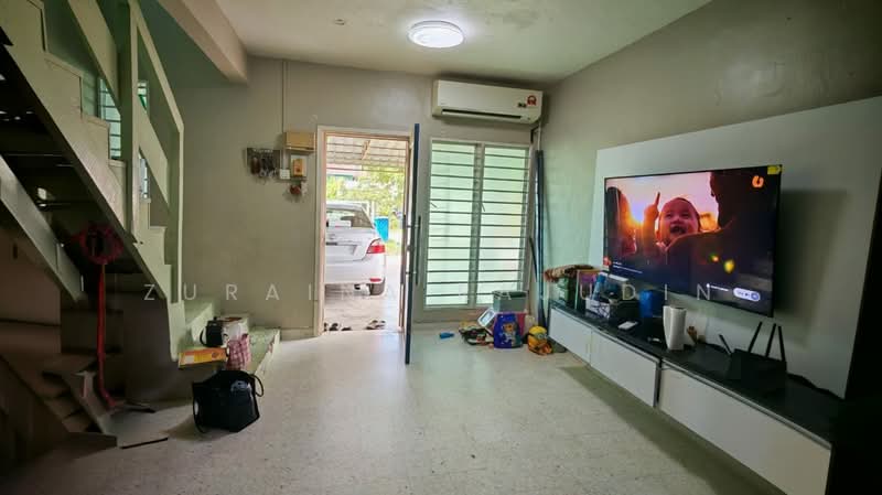 Rumah Teres 2 Tingkat untuk Dijual di Shah Alam (Selangor) - Zuraina Rajudin - Living Room - PropertyGuru.com.my