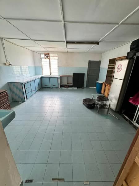 Rumah Teres 2 Tingkat untuk Dijual di Taman Sri Jaya (Kluang) - Han Yong Ang - Kitchen - PropertyGuru.com.my