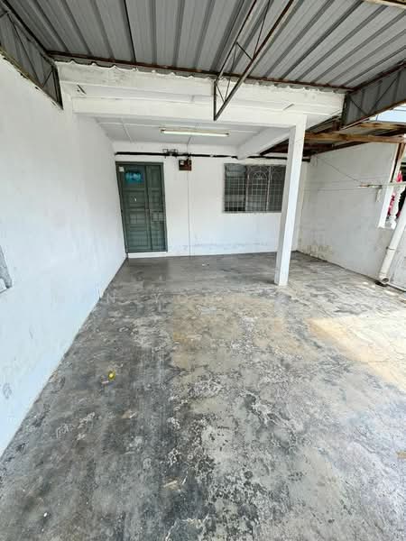 Rumah Teres 2 Tingkat untuk Dijual di Taman Sri Jaya (Kluang) - Han Yong Ang - Exterior - PropertyGuru.com.my