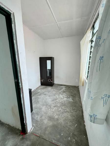 Rumah Teres 2 Tingkat untuk Dijual di Taman Sri Jaya (Kluang) - Han Yong Ang - Bedroom - PropertyGuru.com.my