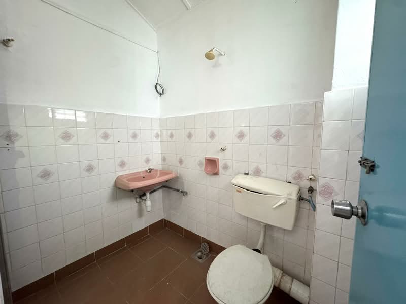 2-storey Terraced House for Sale in BANDAR PUCHONG JAYA (Puchong) - Celine Kong - Bathroom - PropertyGuru.com.my