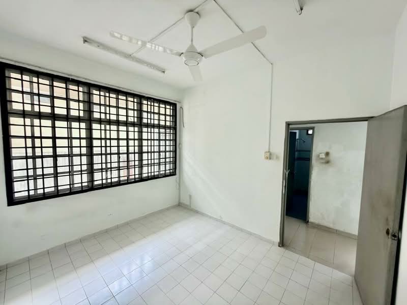 Semi-Detached House for Sale in Taman Munsyi Ibrahim (Johor Bahru) - William Tay - Interior - PropertyGuru.com.my