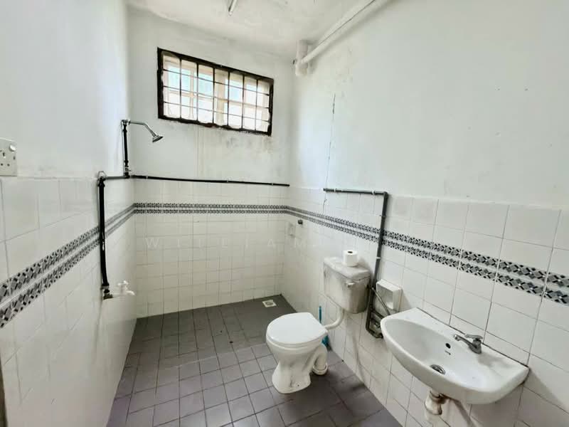 Semi-Detached House for Sale in Taman Munsyi Ibrahim (Johor Bahru) - William Tay - Bathroom - PropertyGuru.com.my