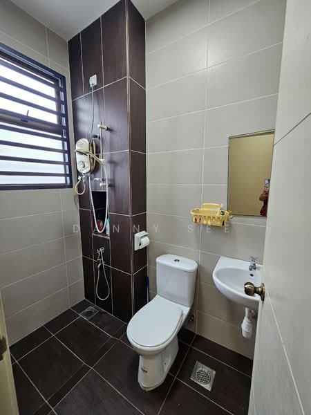 Semi-Detached House for Rent in Taman Lagenda Putra (Kulai) - Danny See - Bathroom - PropertyGuru.com.my