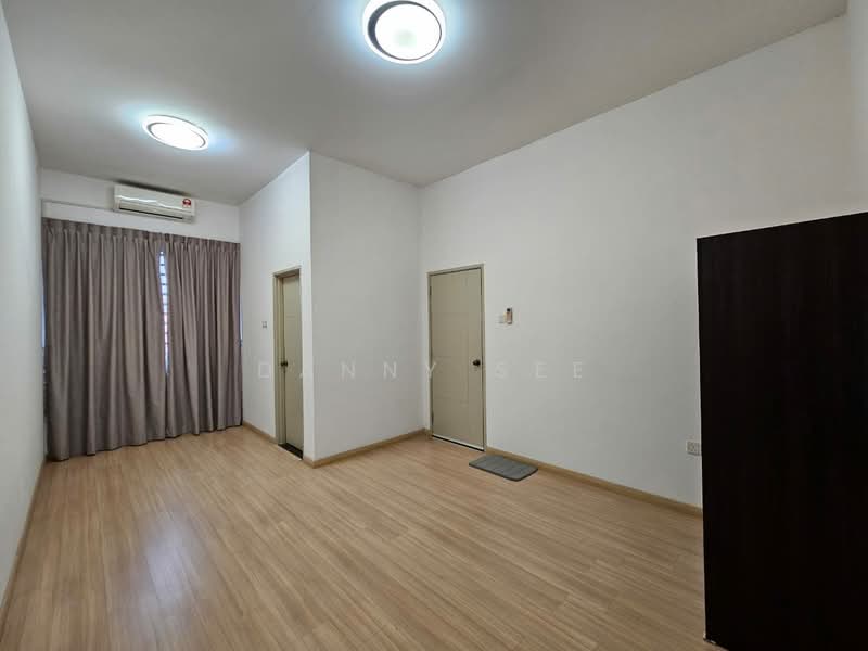 Semi-Detached House for Rent in Taman Lagenda Putra (Kulai) - Danny See - Interior - PropertyGuru.com.my