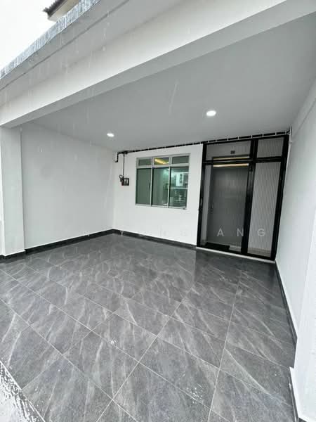 Rumah Teres 2.5 Tingkat untuk Dijual di Taman Scientex Pasir Gudang (Pasir Gudang) - Han Yong Ang - Entrance - PropertyGuru.com.my
