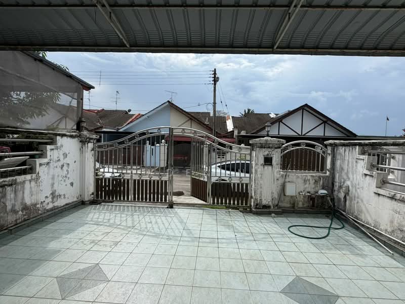 1-storey Terraced House for Sale in Taman Molek (Johor Bahru) - Jayden Neo - Exterior - PropertyGuru.com.my