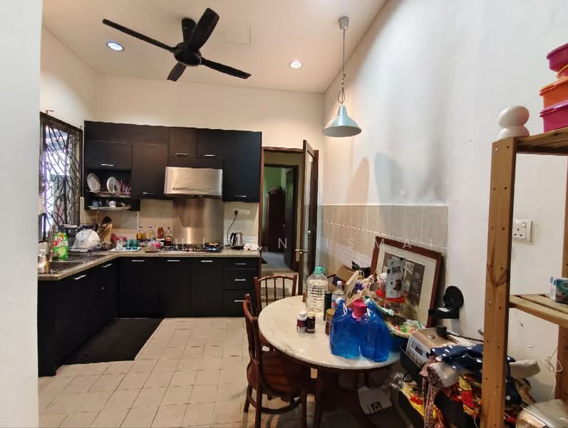 Rumah Banglo untuk Dijual di Bangi (Selangor) - Shahidan Ismail - Kitchen - PropertyGuru.com.my