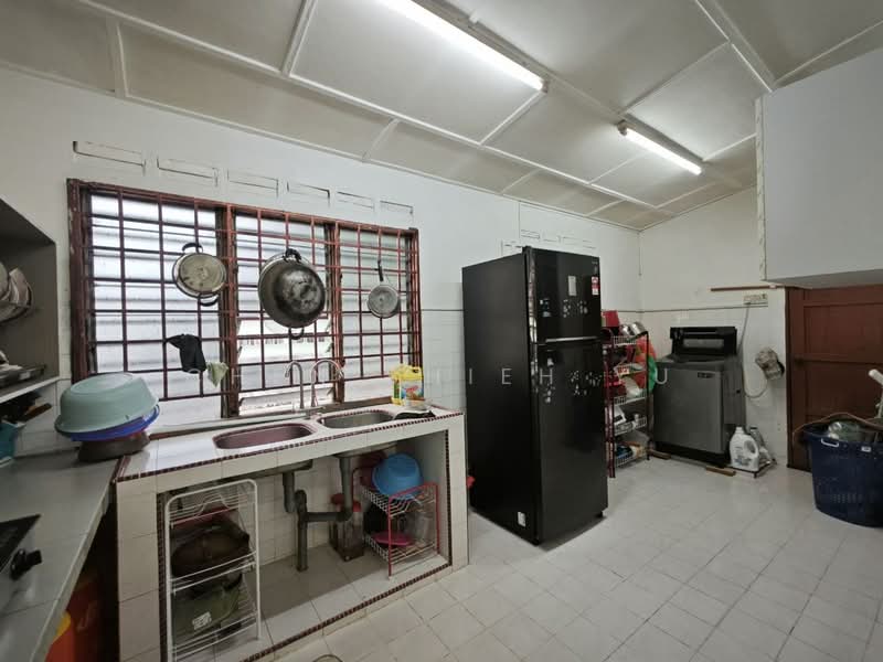 1-storey Terraced House for Sale in Taman Skudai Baru (Skudai) - Chen Shieh Yu - Kitchen - PropertyGuru.com.my