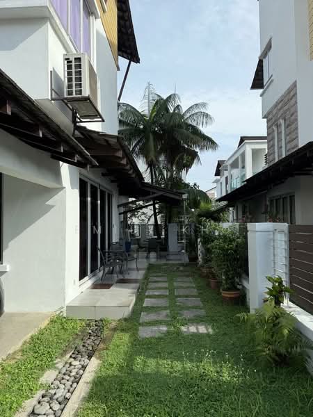Rumah Berkembar untuk Dijual di Laman Seri (Shah Alam) - Emily Kho - Exterior - PropertyGuru.com.my