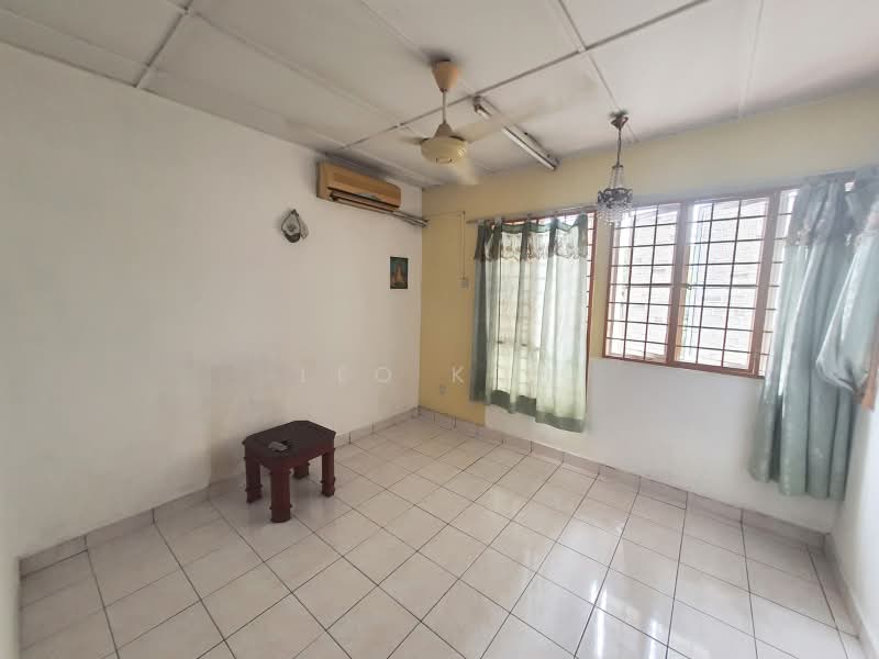 2-storey Terraced House for Sale in TAMAN PUCHONG UTAMA (Puchong) - Leo Koh - Living Room - PropertyGuru.com.my