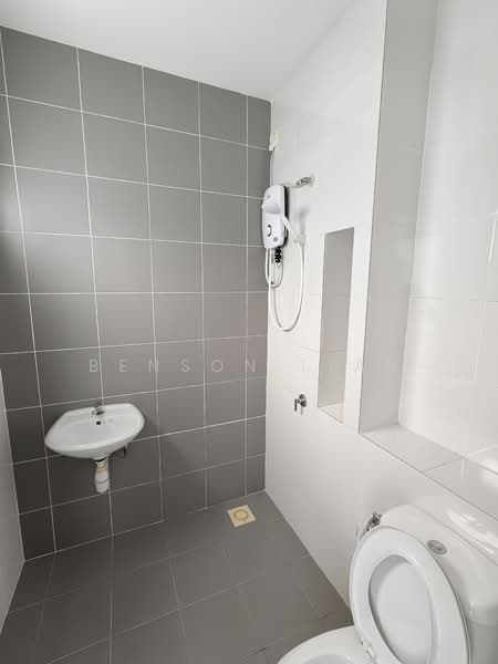 Semi-Detached House for Rent in Puncak Alam (Selangor) - Benson Lian - Bathroom - PropertyGuru.com.my