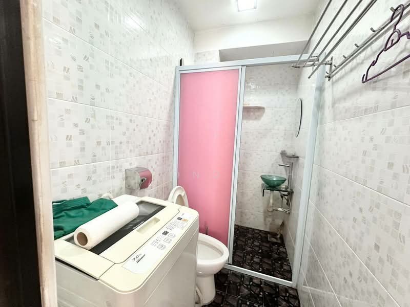 Pangsapuri untuk Dijual di Kipark Apartment - Ee Fong Toh - Bathroom - PropertyGuru.com.my