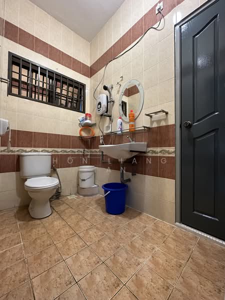Rumah Berkembar untuk Dijual di Taman Song Choon (Ipoh) - Hon Liang Tan - Bathroom - PropertyGuru.com.my