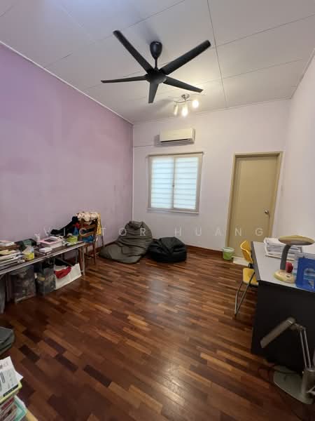 Rumah Teres untuk Dijual di Kota Kemuning (Shah Alam) - Victor Huang - Bedroom 2 - PropertyGuru.com.my