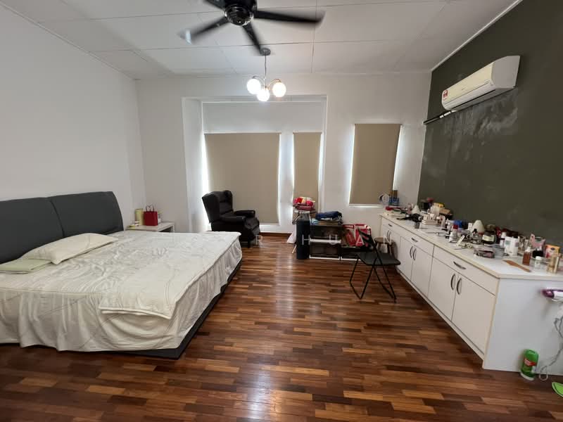 Rumah Teres untuk Dijual di Kota Kemuning (Shah Alam) - Victor Huang - Master Bedroom - PropertyGuru.com.my