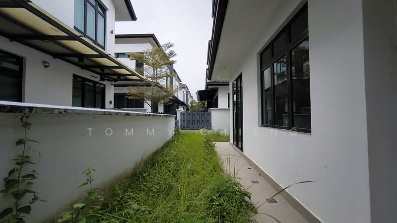Rumah Berkembar untuk Dijual di Eco Majestic (Semenyih) - TOMMY CHIENG - Exterior - PropertyGuru.com.my