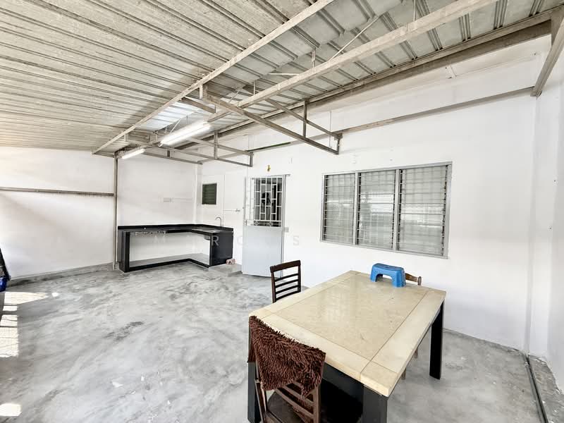 1-storey Terraced House for Sale in Bandar Baru Permas Jaya (Permas Jaya) - Marcus Lee - Kitchen - PropertyGuru.com.my