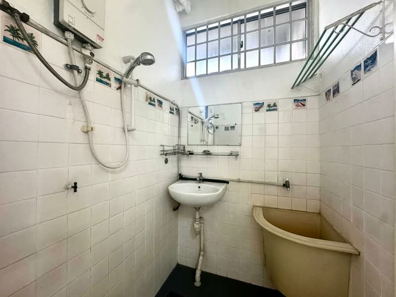 Rumah Flat untuk Dijual di Taman Pusaka - Ertmen Ho - Bathroom - PropertyGuru.com.my