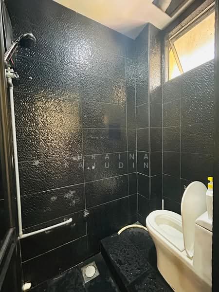 Office for Sale in Shah Alam (Selangor) - Zuraina Rajudin - Bathroom - PropertyGuru.com.my