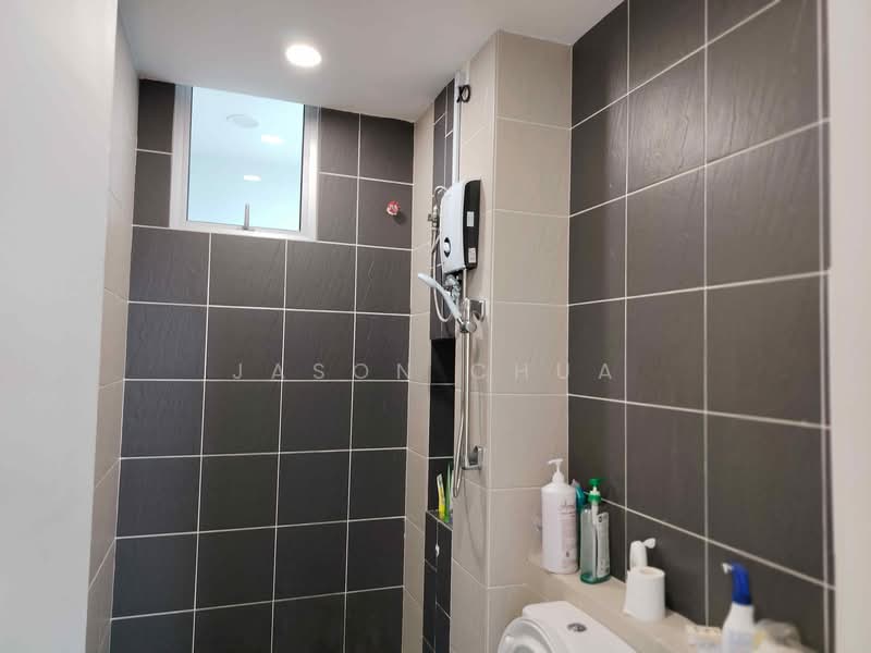 Kondominium untuk Dijual di D'Rich Executive Suites - Jason Chua - Bathroom - PropertyGuru.com.my