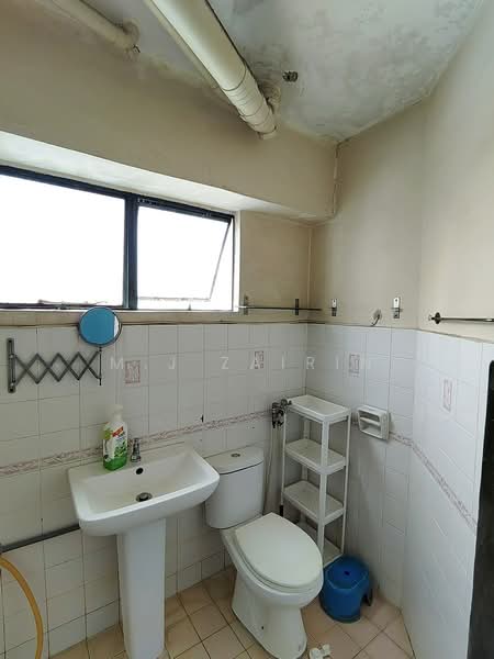 Condominium for Sale at Le Jardin Deluxe - M.J Zairin - Bathroom - PropertyGuru.com.my