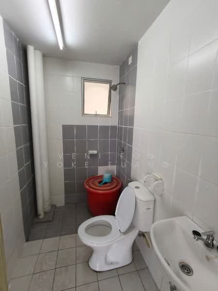 Apartment for Rent at Seri Intan Apartment - Veni Foo Yoke Fuang - Bathroom - PropertyGuru.com.my