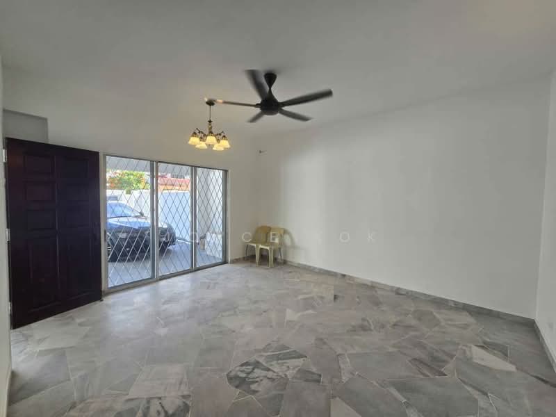 2-storey Terraced House for Sale in Usj 2 (Subang Jaya) - Joyce Kok - Living Room - PropertyGuru.com.my