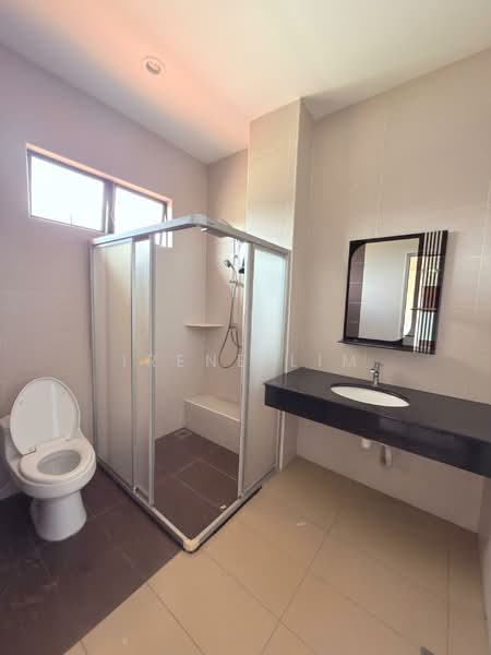 Rumah Banglo untuk Dijual di Bandar Putra (Kulai) - Irene Lim - Bathroom - PropertyGuru.com.my