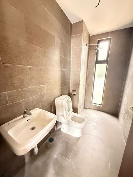 Semi-Detached House for Sale in Kangkar Pulai (Skudai) - Wee Howe - Bathroom - PropertyGuru.com.my