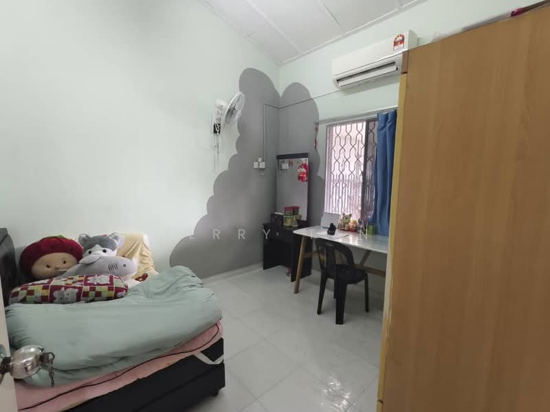 1-storey Terraced House for Sale in Taman Sri Kulai Baru (Kulai) - Terry Tan - Bedroom - PropertyGuru.com.my