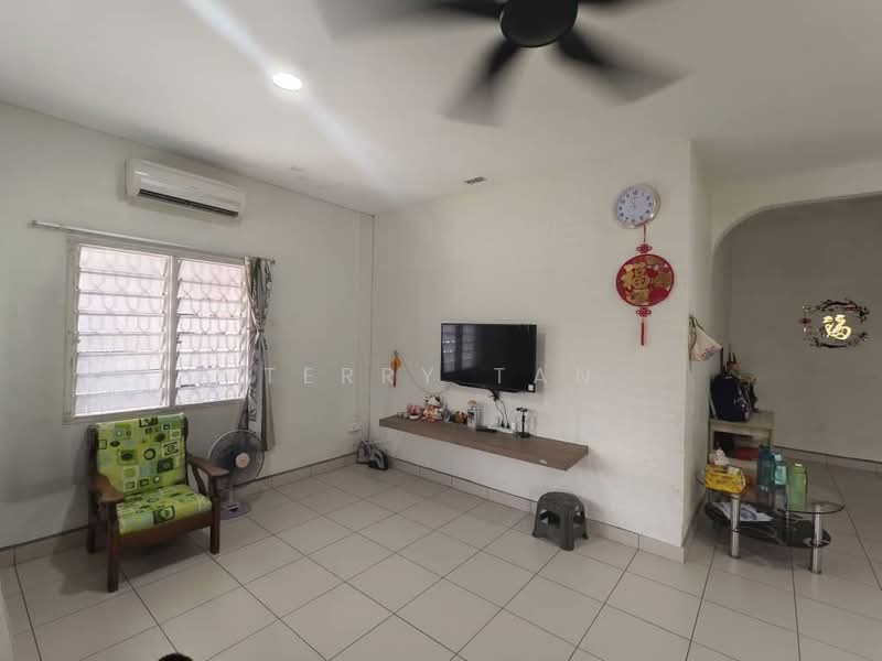 1-storey Terraced House for Sale in Taman Sri Kulai Baru (Kulai) - Terry Tan - Living Room - PropertyGuru.com.my