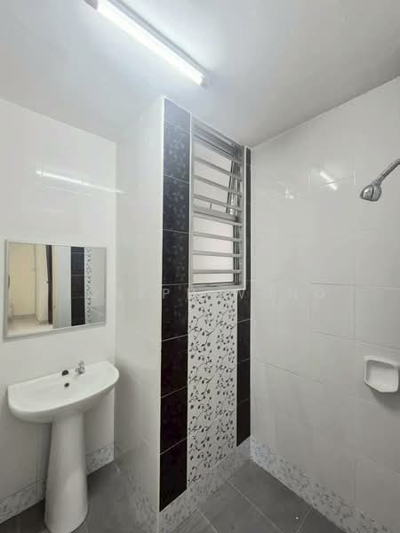 2-storey Terraced House for Rent in Taman Mutiara Rini (Skudai) - Joseph Wong - Bathroom - PropertyGuru.com.my