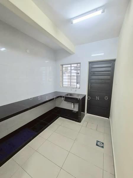 2-storey Terraced House for Rent in Taman Mutiara Rini (Skudai) - Joseph Wong - Kitchen - PropertyGuru.com.my