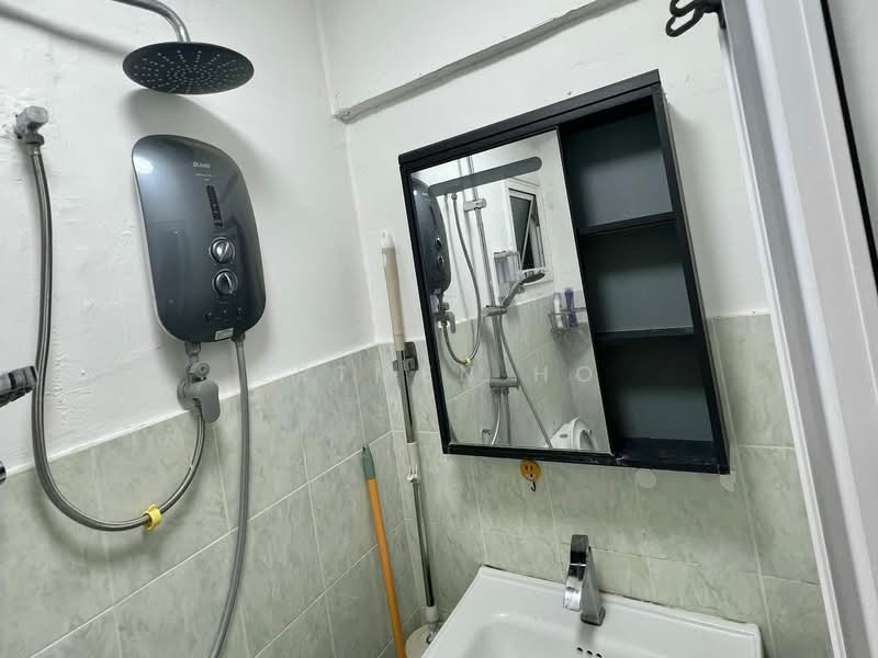 Apartment for Rent at Jelutong Park - Ertmen Ho - Bathroom - PropertyGuru.com.my