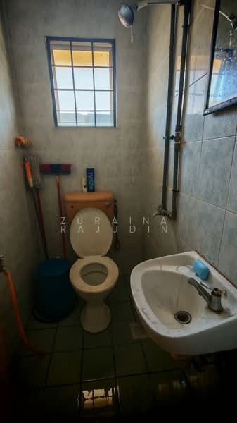 Office for Sale in Shah Alam (Selangor) - Zuraina Rajudin - Bathroom - PropertyGuru.com.my