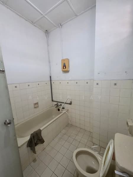 2-storey Terraced House for Sale in Bandar Baru Permas Jaya (Permas Jaya) - Alviss Tay - Bathroom - PropertyGuru.com.my