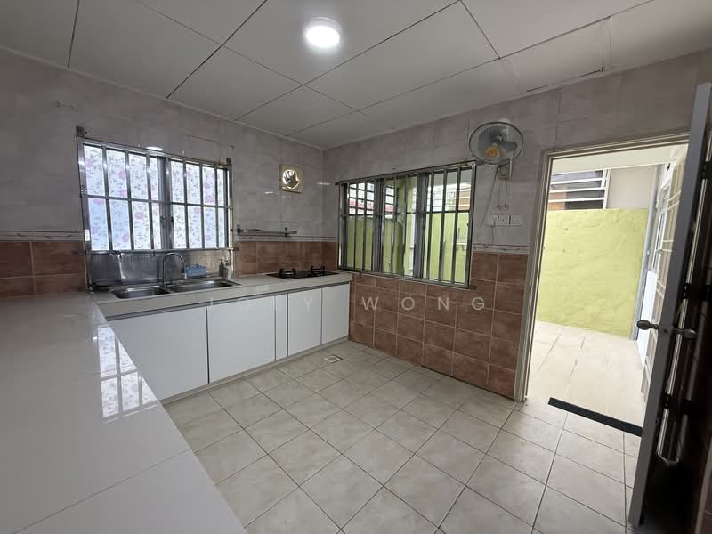2-storey Terraced House for Rent in Putra Heights (Subang Jaya) - Joey Wong - Kitchen - PropertyGuru.com.my