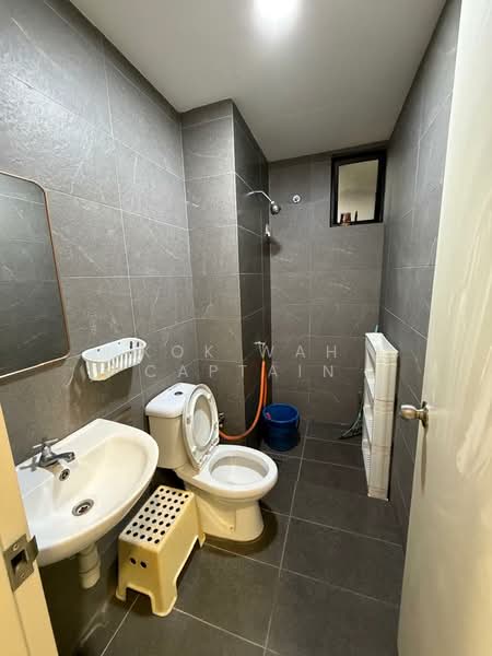 Service Residence for Sale at Majestic Maxim - Kok Wah Captain - Bathroom - PropertyGuru.com.my