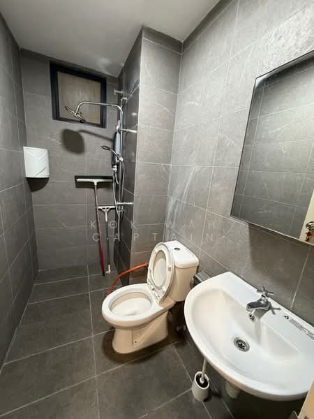 Service Residence for Sale at Majestic Maxim - Kok Wah Captain - Bathroom - PropertyGuru.com.my