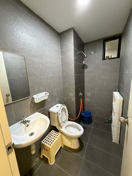 Service Residence for Sale at Majestic Maxim - Kok Wah Captain - Bathroom - PropertyGuru.com.my