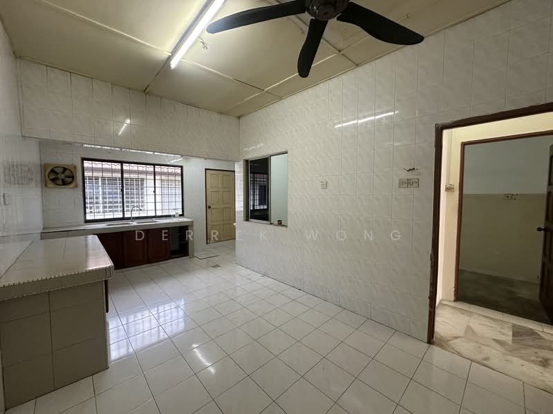 1-storey Terraced House for Sale in Bandar Kinrara Seksyen 1 (Bandar Kinrara) - Derrek Wong - Kitchen - PropertyGuru.com.my