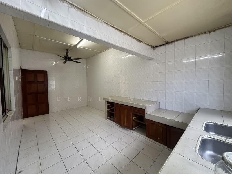 1-storey Terraced House for Sale in Bandar Kinrara Seksyen 1 (Bandar Kinrara) - Derrek Wong - Kitchen - PropertyGuru.com.my