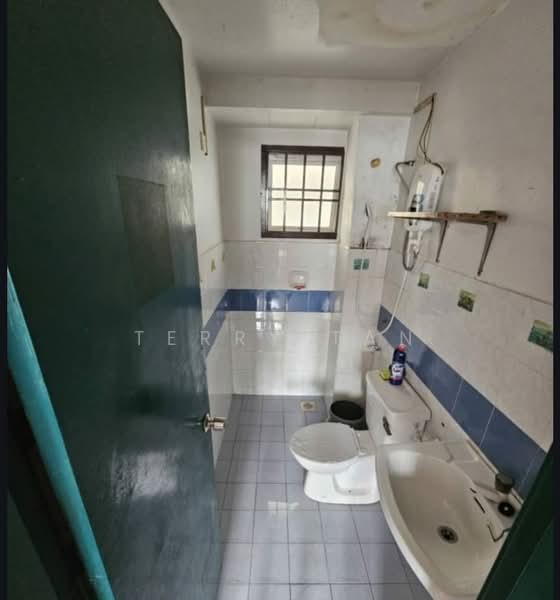 Pangsapuri untuk Dijual di Sri Kenari Apartment - Terry Tan - Bathroom - PropertyGuru.com.my