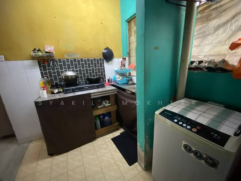 Pangsapuri untuk Dijual di Desa Temenggung Apartment - Syakila Mokhtar - Kitchen - PropertyGuru.com.my