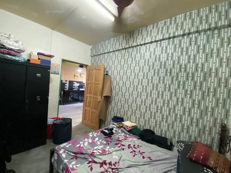 Pangsapuri untuk Dijual di Desa Temenggung Apartment - Syakila Mokhtar - Bedroom - PropertyGuru.com.my